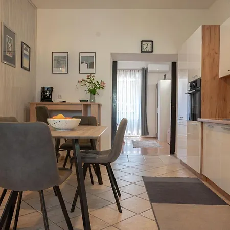 Apartment With Wifi - 26953 Pula